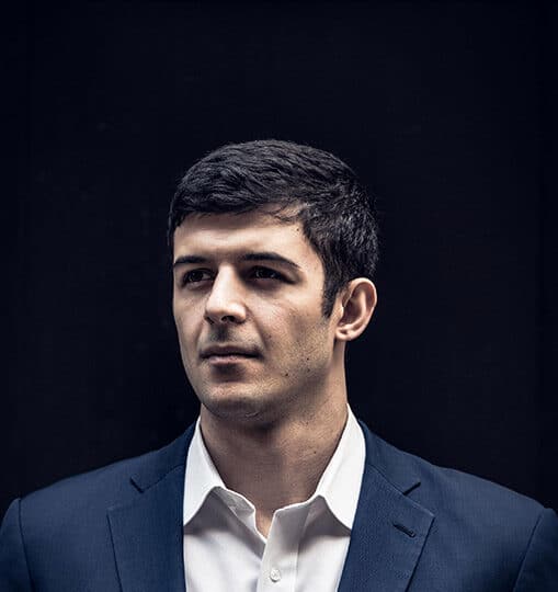 Niko performing live